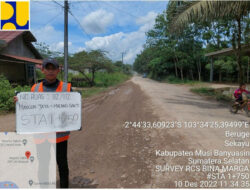 Truk Perusahaan Dituduh Sumbang Kerusakan Jalan di Muba, Warga Empat Desa Marah, Ancam Pasang Portal