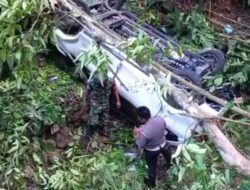 Minibus Terjun ke Jurang Sedalam 15 Meter, Sopir Meninggal Dunia