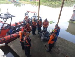 Dua Kapal Nelayan Tenggelam Diterjang Ombak di Pasaman Barat, Satu ABK Belum Ditemukan, Lima Selamat