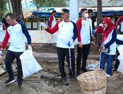 Gubernur Mahyeldi, Aksi Bersih Pantai Guna Menumbuhkan Kesadaran Masyarakat Pentingnya Kelestarian Lingkungan