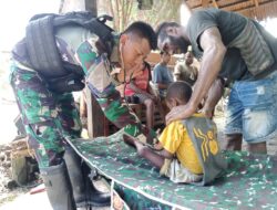 Fasilitas Kesehatan Belum Memadai, Masyarakat Kampung Kekey Berobat di Pos Satgas