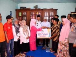 Ketua LKKS Agam Salurkan Bantuan Rehap Rumah Korban Tanah Longsor