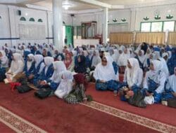 Ny Yenni Andri Warman Hadiri Pertemuan Bulanan BKMT Palupuah