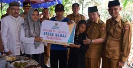 Bupati Agam Letakkan Batu Pertama Pembangunan Rumah Maswendi