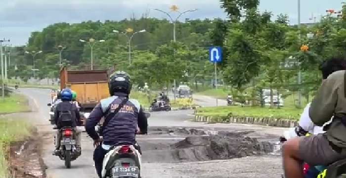 Jalan rusak di Lampung