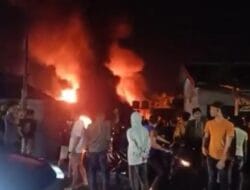 Kebakaran di Bandarlampung, Truk BBM Terbakar dalam Gudang Diduga akibat Percikan Api