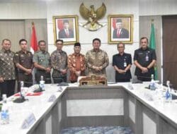 Gubernur Sumsel Serahkan SK Perpanjangan Pj Bupati Muba, Herman Deru; Apriyadi Mahmud Telah Banyak Capai Keberhasilan