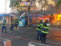 Pasar Raya Kota Padang Terbakar Hebat