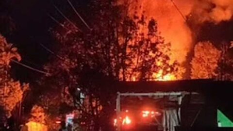 Rumah semi permanen terbakar