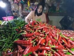 Harga Cabai Merah Tembus Rp100.000 per Kg di Pasar Cimahi, Pedagang Harap Pemerintah Intervensi