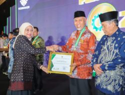 Gubernur Sumbar Dianugerahi Penghargaan Pembina K3 Terbaik 2023 Oleh Kemenaker