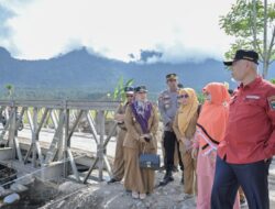 Tinjau Pembangunan Jembatan Kurambik di Maninjau, Gubernur Mahyeldi Minta 2023 ini Mesti Tuntas