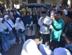 Bupati Agam Lepas Calon Jamaah Haji Agam Kloter 06 Embarkasi Padang