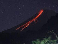 Gunung Merapi Muntahkan 7 Kali Lava Pijar Sejauh 1,5 Kilometer Pagi ini