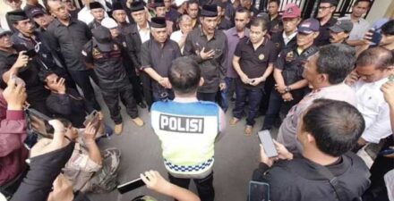 Ninik mamak Bukittinggi melaporkan Wako ke polisi.