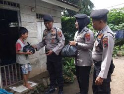 Tim Patroli Kota Presisi Bagikan Puluhan Paket Sembako untuk Masyarakat Kurang Mampu di Pasbar