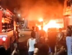 Ngamuk Tak Diberi Uang, Preman di Makassar Bakar 2 Truk Ekspedisi dan Minibus