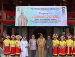 Pj. Bupati Mentawai Sambut Kedatangan Uskup Mgr. Vitus Rubianto Solichin