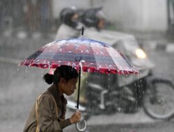 Hujan Ringan Turun di Sejumlah Wilayah DKI Jakarta, BMKG Beri Peringatan Dini