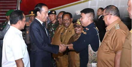 Presiden Jokowi Meresmikan Bandar Udara dan Tinjau Ladang Jagung di Papua Selatan