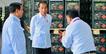 Presiden Jokowi dan Ibu Iriana beserta rombongan saat kunjungi PT Pindad. (Dok. Laily Rachev - Biro Pers Sekretariat Presiden)