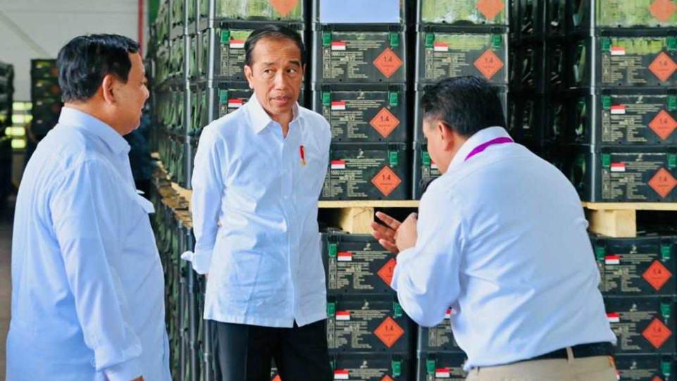Presiden Jokowi dan Ibu Iriana beserta rombongan saat kunjungi PT Pindad. (Dok. Laily Rachev - Biro Pers Sekretariat Presiden)