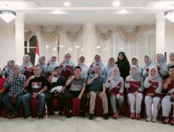 Genius Umar Lepas Kontingen TP PKK Kota Pariaman Ikuti Jambore PKK Tingkat Sumbar