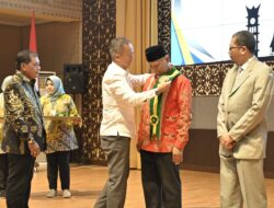 Dekopin Berikan Penghargaan Tertinggi Bidang Koperasi ‘Bintang Adidaya Jagadita’ kepada Gubernur Sumbar