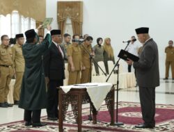 Gubernur Mahyeldi Lantik Mursalim Jadi Kepala Biro Adpim