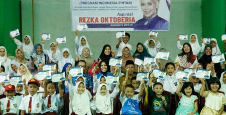 Di Tangan Dingin Rezka Oktoberia, Ribuan Program Indonesia Pintar Diboyong ke Sumbar 2