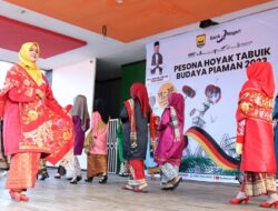 Lomba Baju Kuruang Basiba Meriahkan Pesona Hoyak Tabuik Budaya Piaman 2023