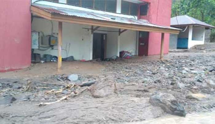 Ini di antaranya rumah yang direndam lumpur akibat tanah longsor di Tanjung Sani, Agam.