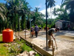 Heboh, Pengerjaan Peningkatan Lapangan Olahraga Desa Tungkal Satu Diduga tak Tepat Sasaran dan Menggunakan Material Lama