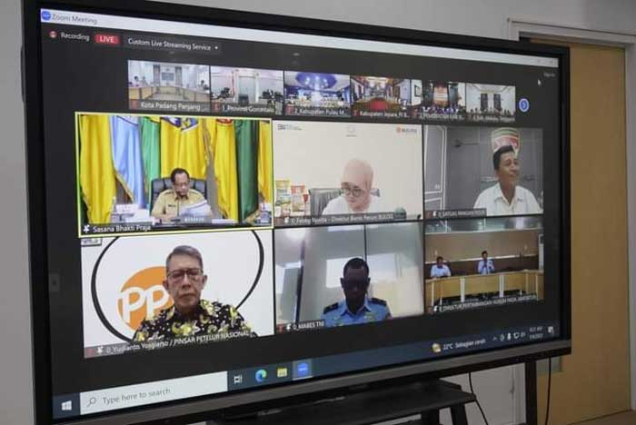 Rakor pembahasan langkah konkret pengendalian inflasi di daerah yang diselenggarakan secara daring. Rakor dipimpin Mendagri Tito Karnavian.