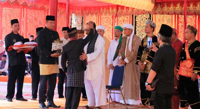 Benny Utama Sandang Gelar 'Kari Ibrahim' Suluah Bendang Syarak Basa IX Lubuak Sikapiang