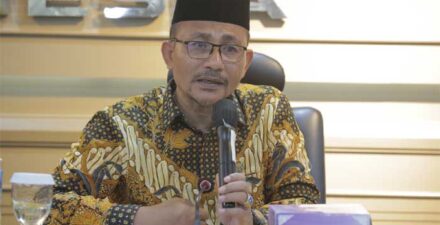 Haji Uma Ingatkan OJK Jangan Lampaui Kewenangan