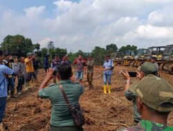 Diduga Menggusur Lahan Tanpa Melakukan Sosialisasi, Ratusan Warga Plakat Tinggi Stop Kegiatan PT MHP