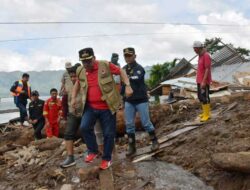 Bupati dan Ketua PKK Agam Tinjau Lokasi Longsor Nagari Tanjung Sani