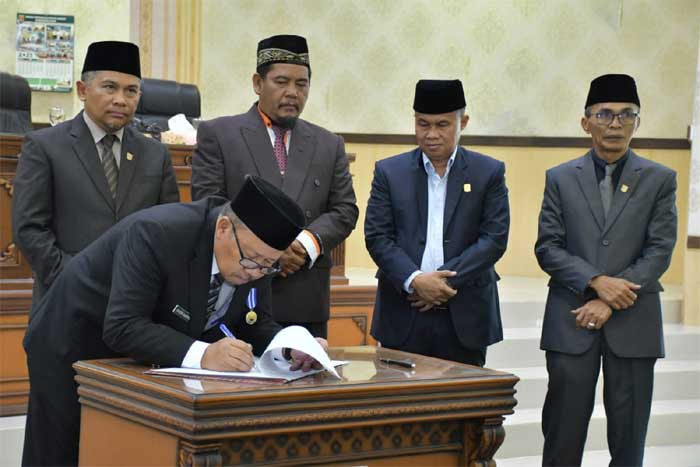 Bupati Agam tandatangani pakta integritas