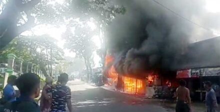Enam Toko, Satu Mobil dan Tiga Sepeda Motor Hangus Terbakar