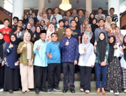 Genius Umar Motivasi Mahasiswa Program Sagasaja Lulus UI dan Tel-U