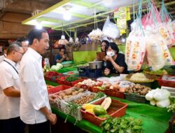 Presiden Joko Widodo Temukan Harga Kebutuhan Pokok Terjangkau di Pasar Sukaramai, Medan