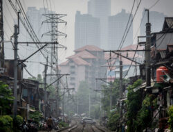 Polusi Udara Jakarta Mencapai Level Mengkhawatirkan: Menteri Luhut Mendorong Penggunaan Masker