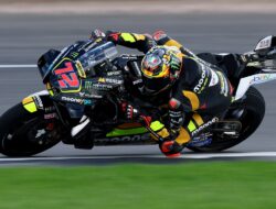 Valentino Rossi Berusaha Memujuk Marco Bezzecchi Untuk Bertahan di Mooney VR46 Racing
