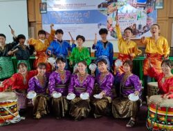 Mahasiswa Jepang Tampilkan Atraksi Kebudayaan Minangkabau di Maninjau