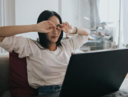 Pecah Pembuluh Darah Mata: Penyebab dan Gejala