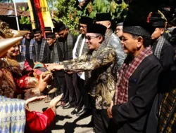 Bupati Tanah Datar Memberikan Ucapan Selamat kepada Pengurus Kerapatan Adat Nagari (KAN) Nagari Cubadak