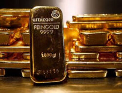 Emas Berjangka Terkoreksi Akibat Kenaikan Indeks Harga Produsen AS dan Dolar yang Kuat