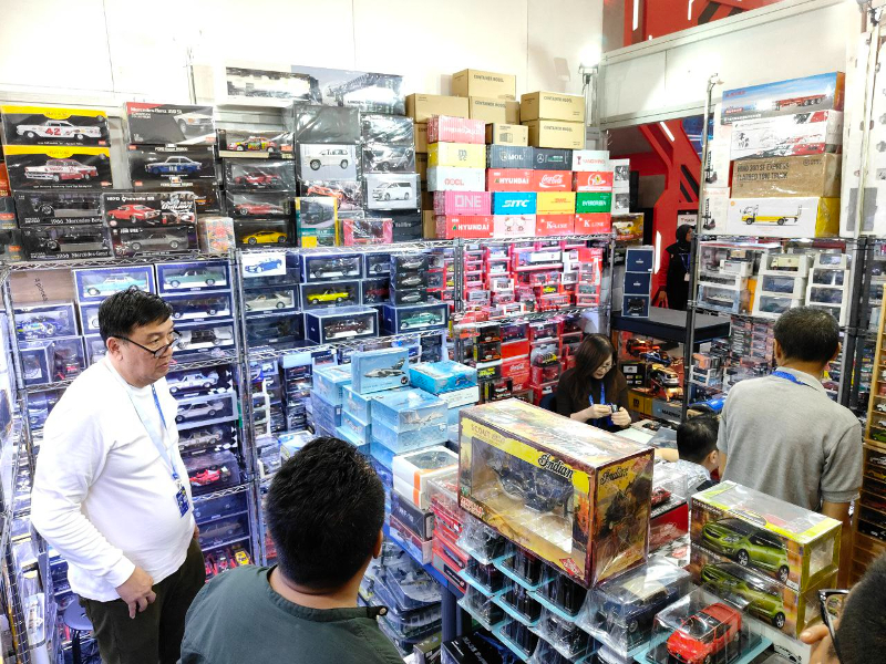 Booth penjual diecast di GIIAS 2023.