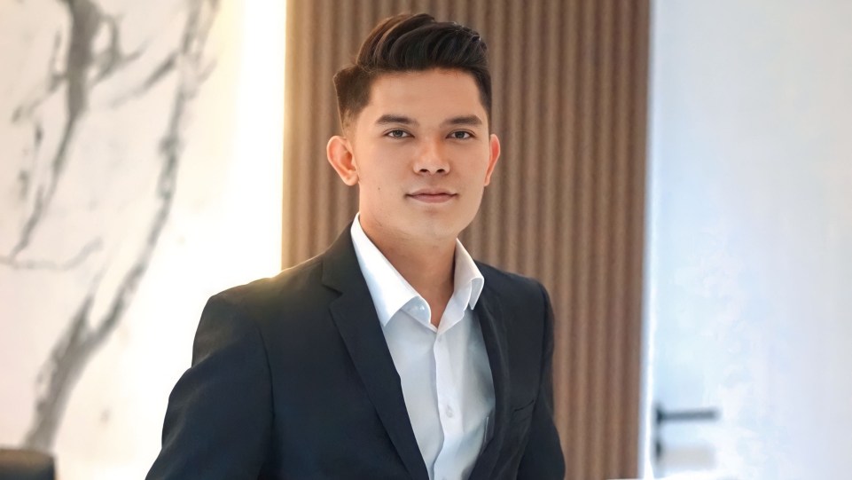 Fedri Ramadhan, pemuda asal Tanah Datar, public speacking sukses mengantarnya jadi direktur saat usia 26 tahun. (Dok. Istimewa)